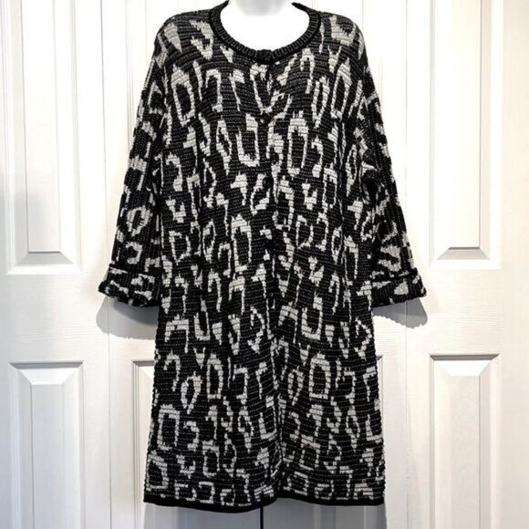 Olsen Europe Sweaters - Olsen Europe Black White Patterned Cardigan Size M 10